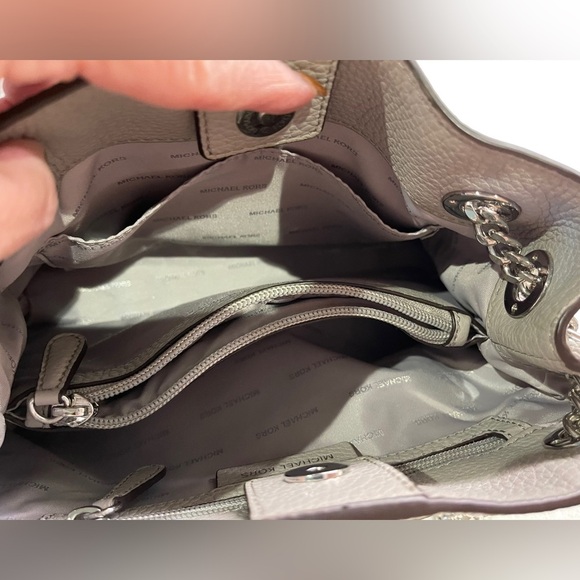 Michael Kors - soft supple leather handbag, grey / silver with Dustbag - Picture 4 of 12